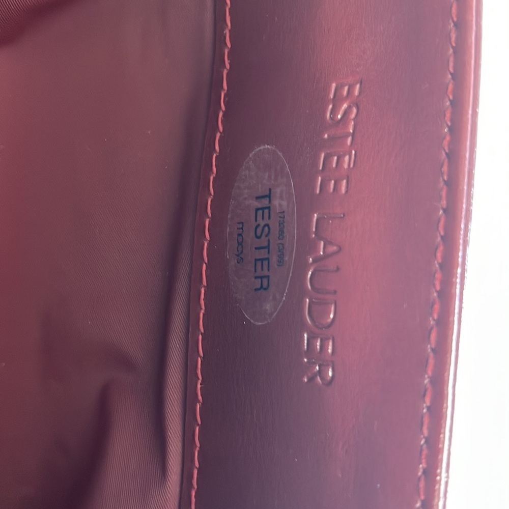 Estée Lauder womens cranberry pocketbook - Picture 9 of 10
